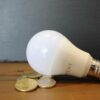 一軒家の電気代2万円は高い？家族構成別の平均と節約法